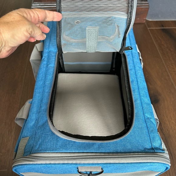 Gapzer Soft Sided Pet Carrier for Large and Medium Pets - Picture 13 of 14